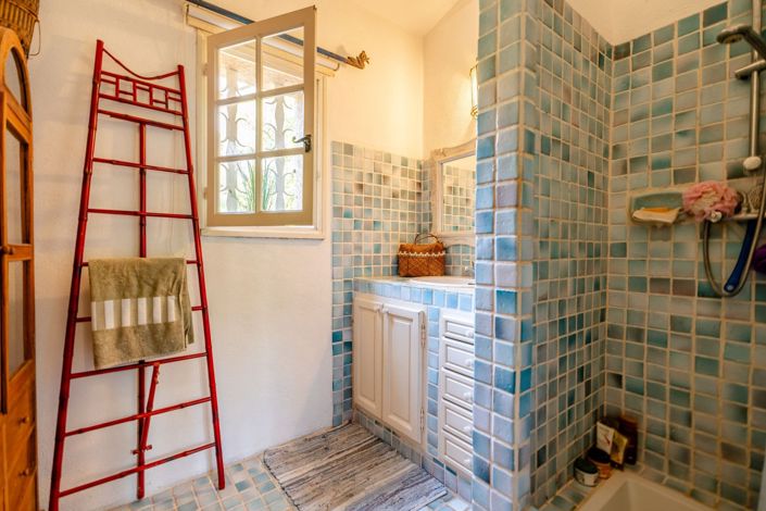 Image No.8-4 Bed House for sale