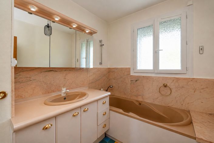 Image No.6-3 Bed House for sale