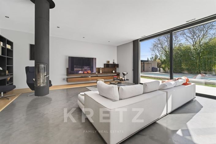 Image No.11-5 Bed House for sale