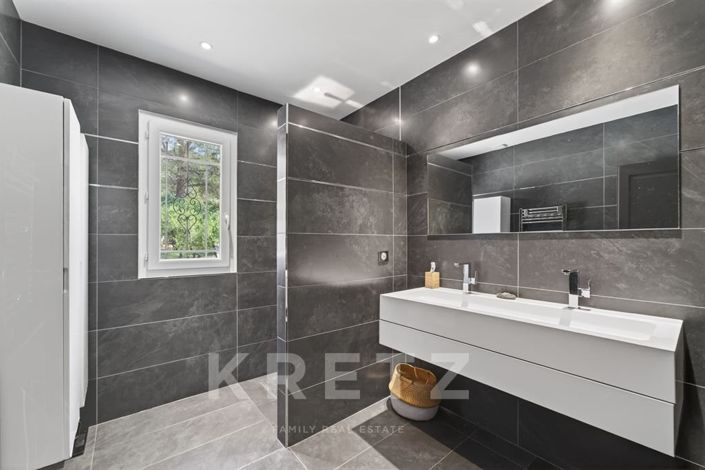 Image No.17-4 Bed House for sale