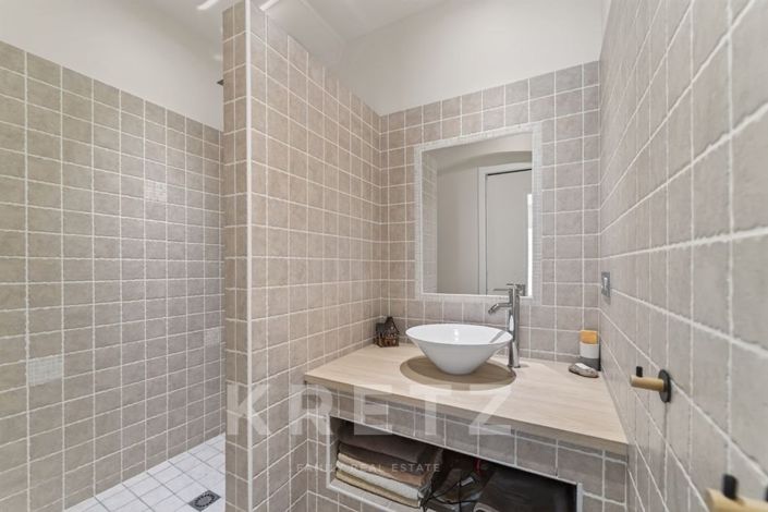 Image No.20-4 Bed House for sale