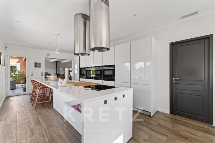 Image No.7-4 Bed House for sale