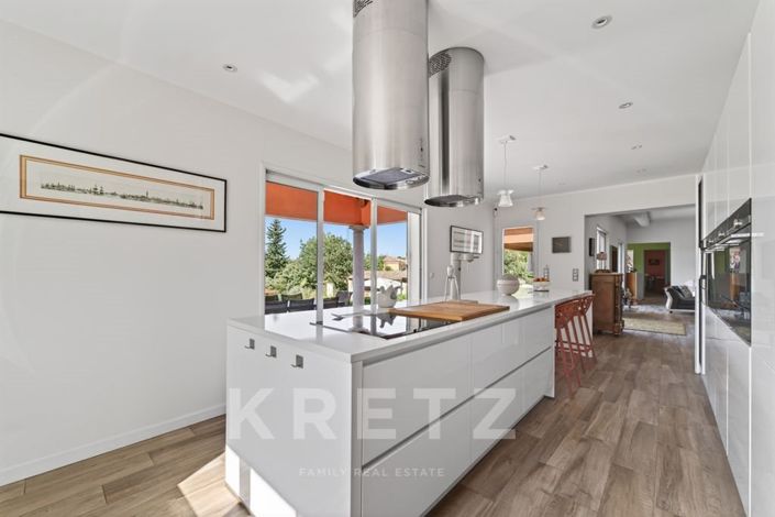 Image No.8-4 Bed House for sale
