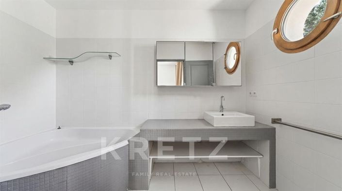 Image No.17-5 Bed House for sale