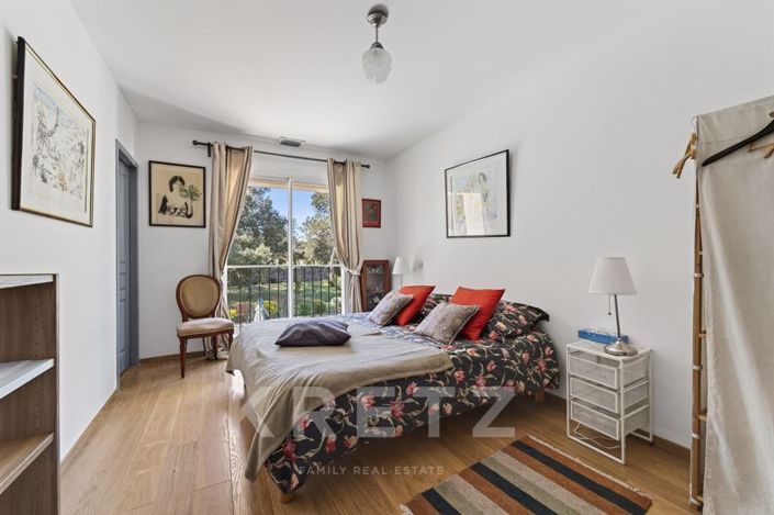 Image No.18-5 Bed House for sale