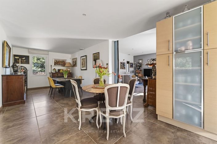 Image No.5-5 Bed House for sale