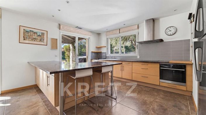 Image No.9-5 Bed House for sale