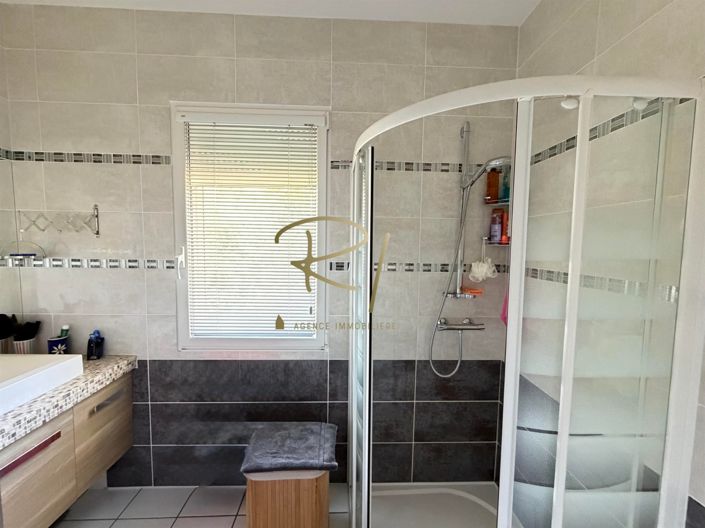 Image No.11-3 Bed House for sale