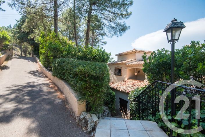 Image No.17-5 Bed House for sale