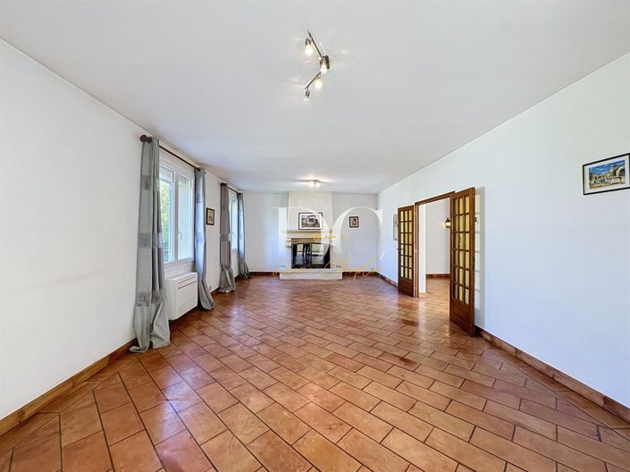 Image No.15-6 Bed House for sale