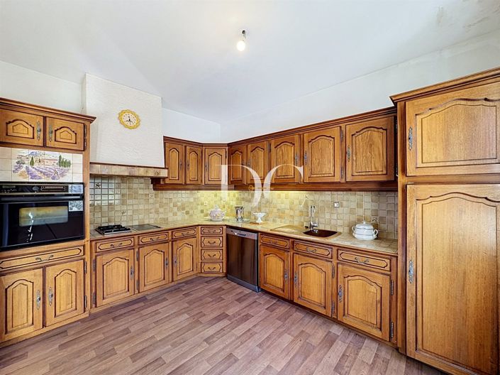 Image No.17-6 Bed House for sale