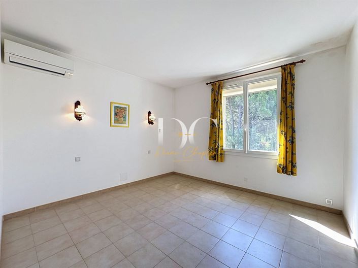 Image No.19-6 Bed House for sale