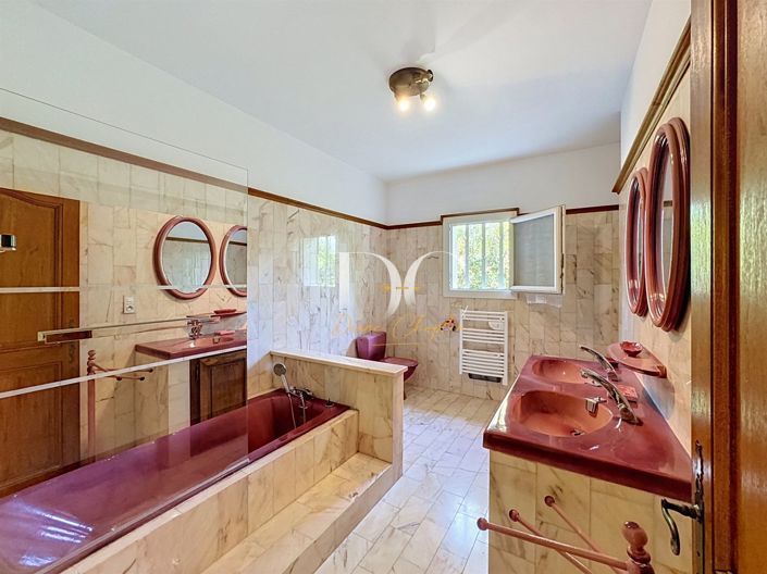 Image No.21-6 Bed House for sale