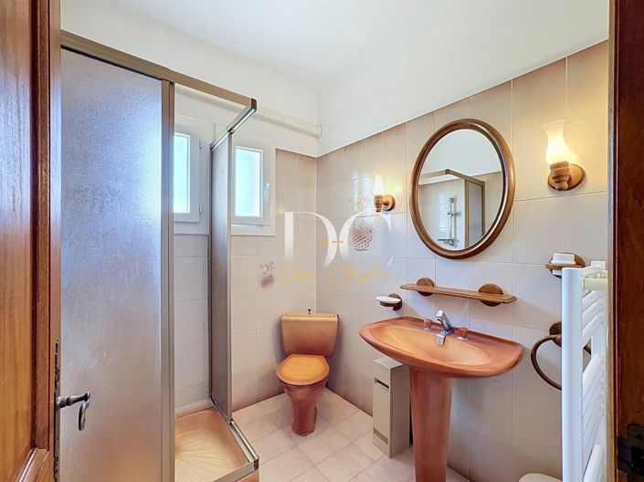 Image No.24-6 Bed House for sale