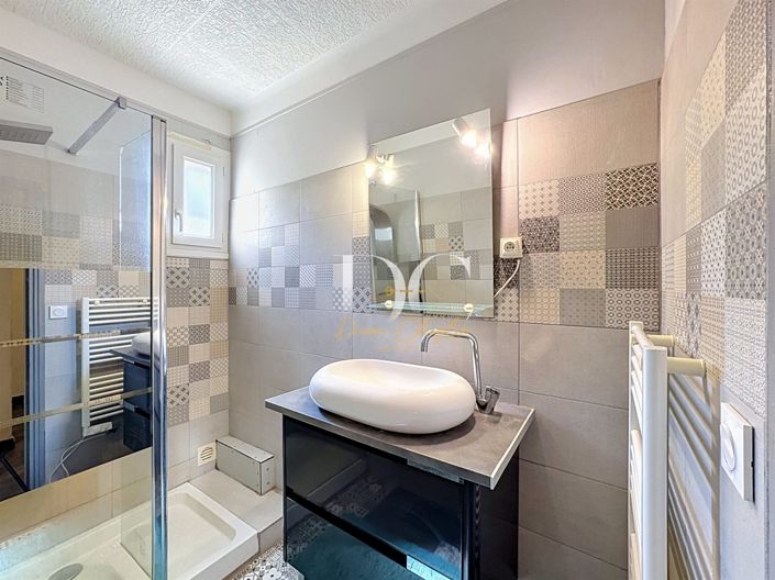 Image No.9-6 Bed House for sale