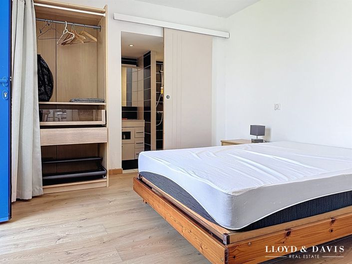 Image No.20-5 Bed House for sale