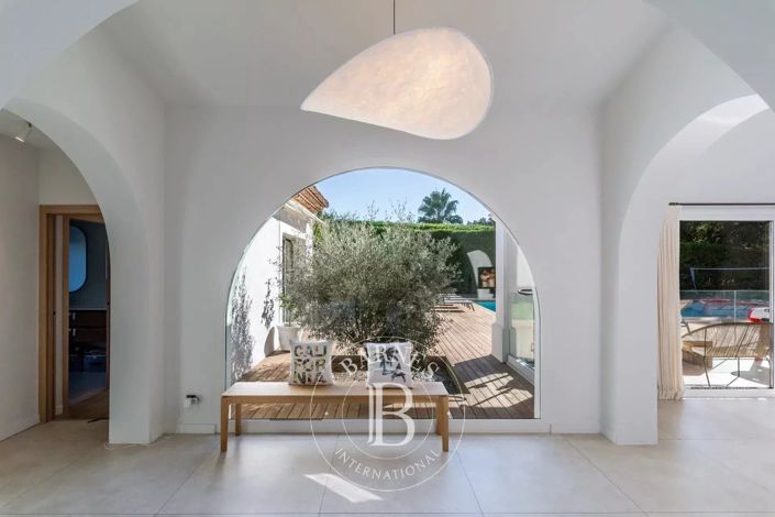 Image No.10-6 Bed House for sale