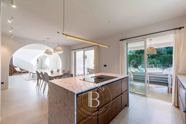 Image No.12-6 Bed House for sale