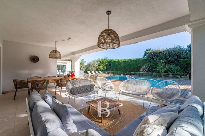 Image No.6-6 Bed House for sale
