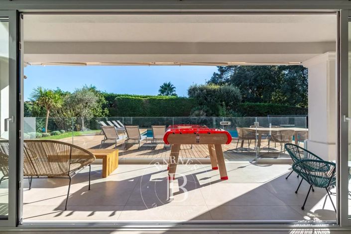 Image No.9-6 Bed House for sale