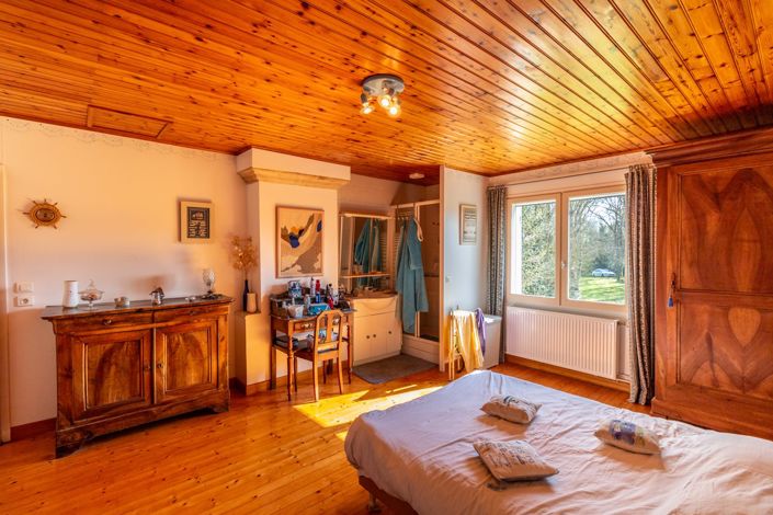 Image No.9-6 Bed House for sale