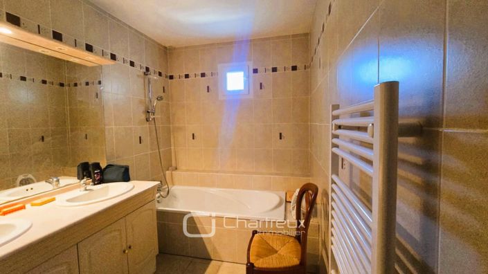 Image No.15-3 Bed House for sale