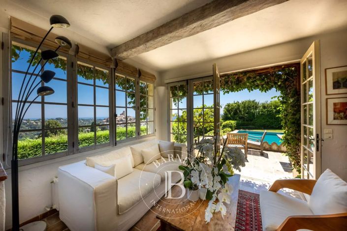 Image No.11-5 Bed House for sale