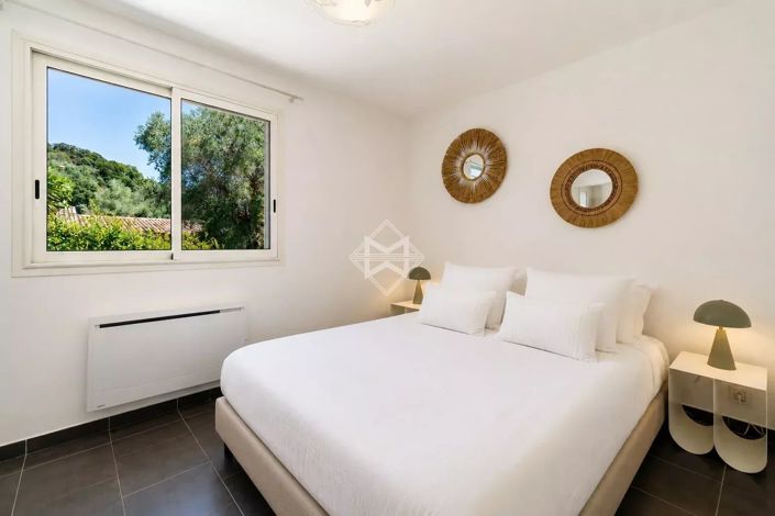 Image No.11-5 Bed House for sale
