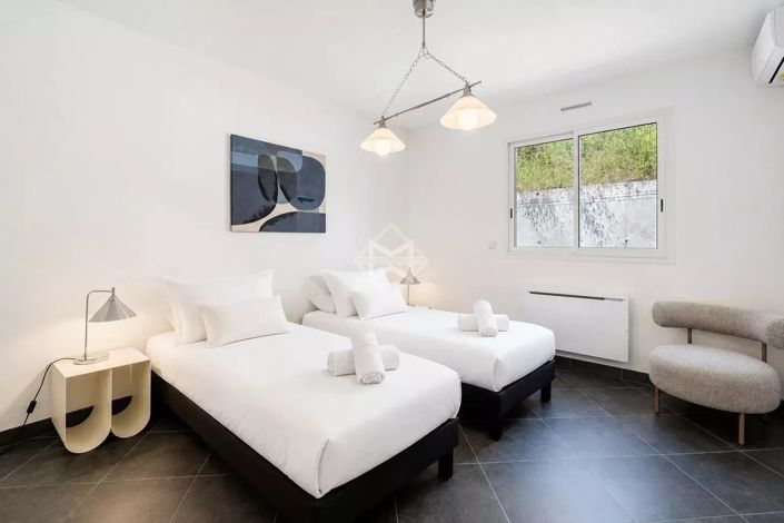 Image No.12-5 Bed House for sale
