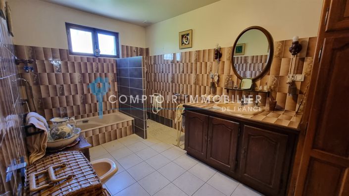 Image No.11-3 Bed House for sale