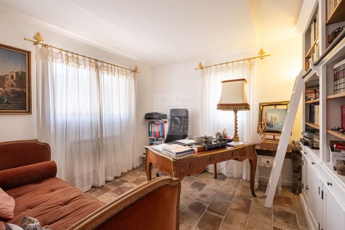 Image No.17-4 Bed House for sale