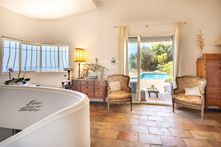 Image No.8-4 Bed House for sale