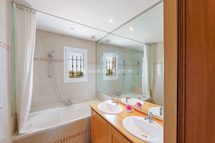 Image No.10-4 Bed House for sale