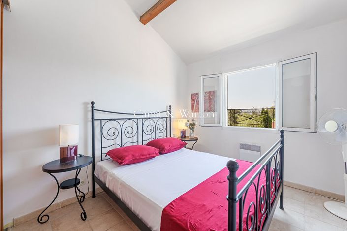 Image No.12-4 Bed House for sale