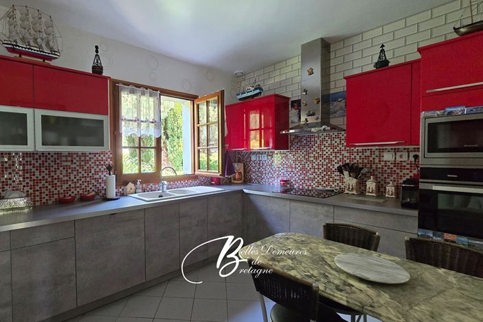 Image No.10-8 Bed House for sale