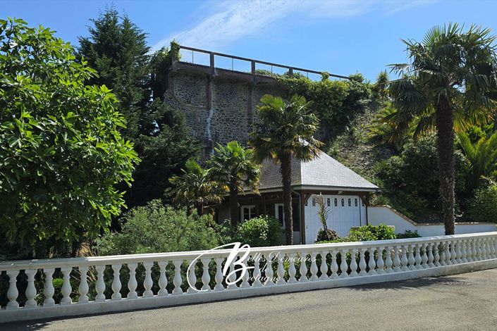 Image No.7-8 Bed House for sale