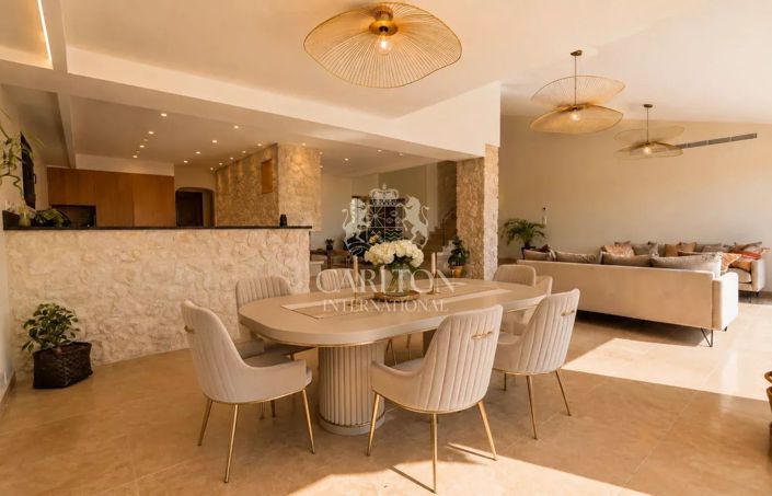 Image No.8-6 Bed House for sale