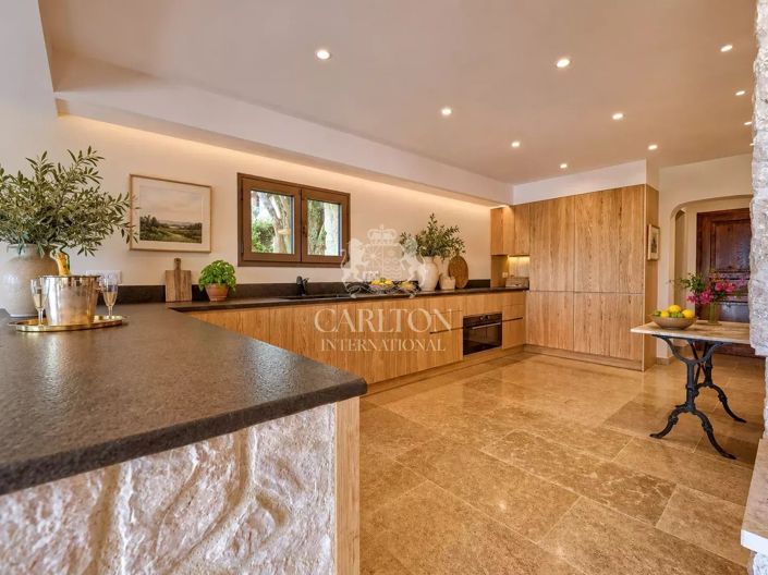 Image No.9-6 Bed House for sale