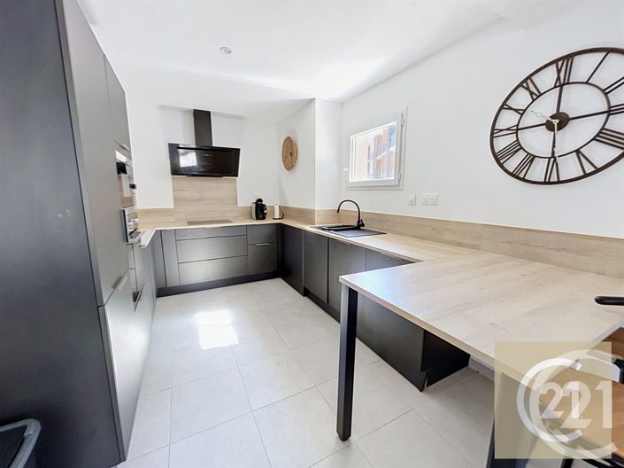 Image No.11-3 Bed House for sale