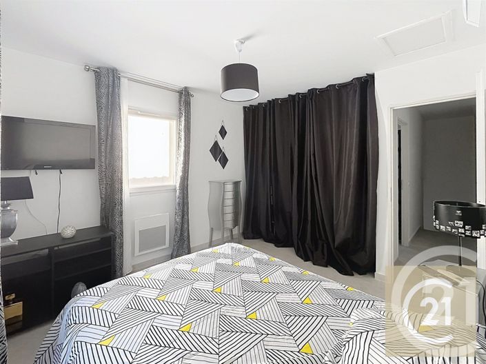 Image No.17-3 Bed House for sale