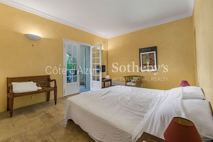 Image No.12-5 Bed House for sale