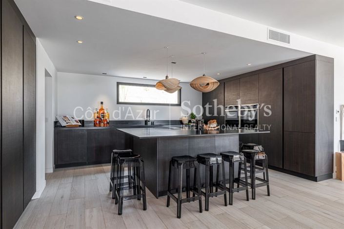 Image No.11-6 Bed House for sale