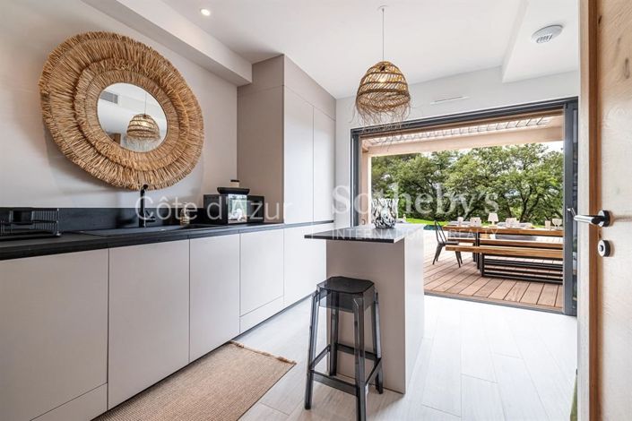 Image No.13-6 Bed House for sale