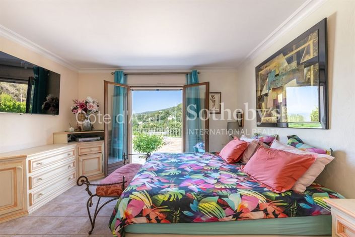 Image No.18-4 Bed House for sale
