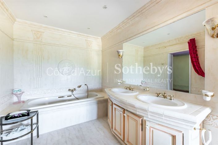 Image No.19-4 Bed House for sale