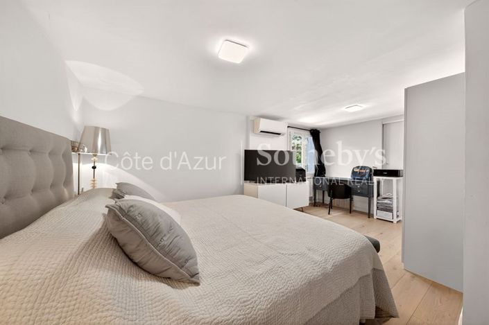 Image No.9-4 Bed House for sale