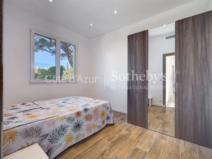 Image No.6-4 Bed House for sale