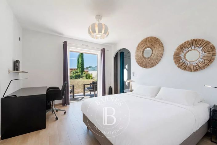 Image No.14-5 Bed House for sale