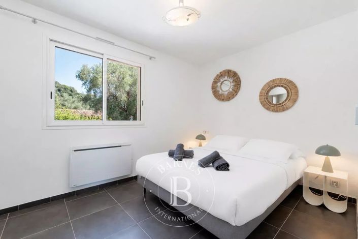 Image No.15-5 Bed House for sale