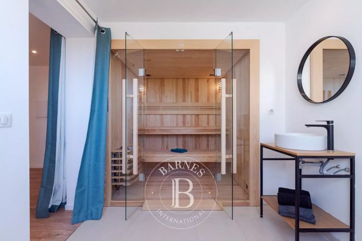 Image No.17-5 Bed House for sale
